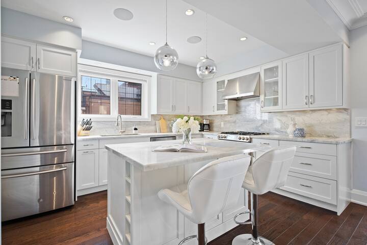 Group Getaway | Games | BBQ | 15 mins to Downtown gallery image 3