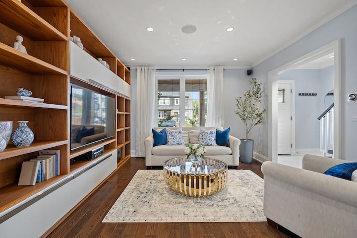 20% OFF | Group Getaway | 15 mins to Downtown