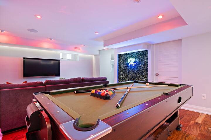 Group Getaway | Games | BBQ | 15 mins to Downtown gallery image 5