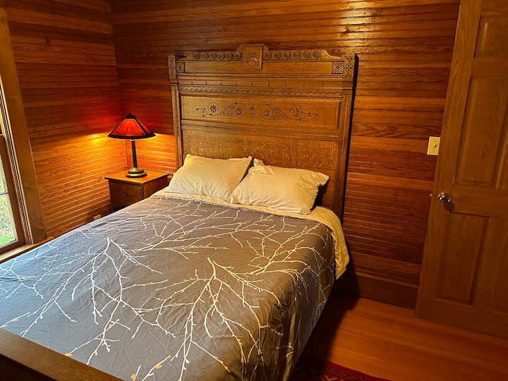 Double bed with an Eastlake-style spoon-carved bedroom set. New memory foam mattress!