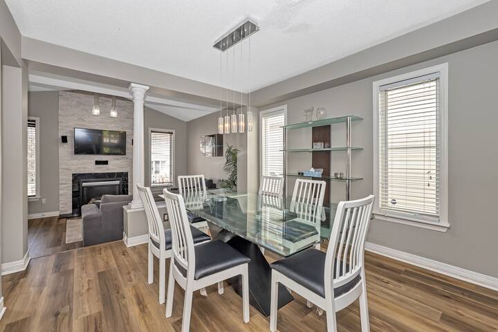 Luxurious single home close to Airport & DT gallery image 5