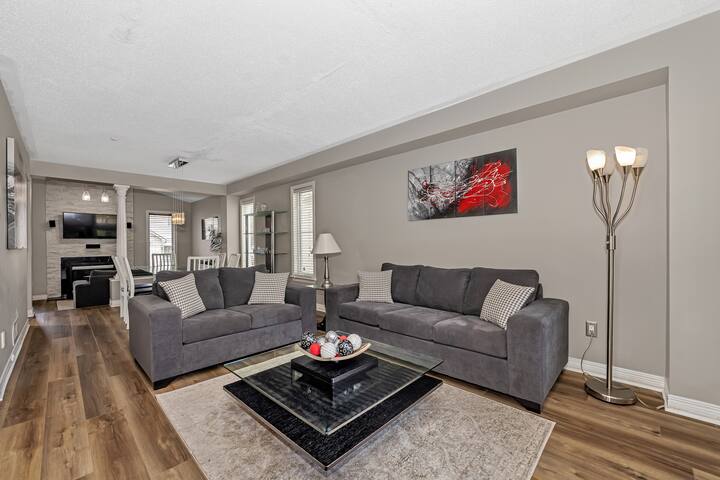 Luxurious single home close to Airport & DT gallery image 3