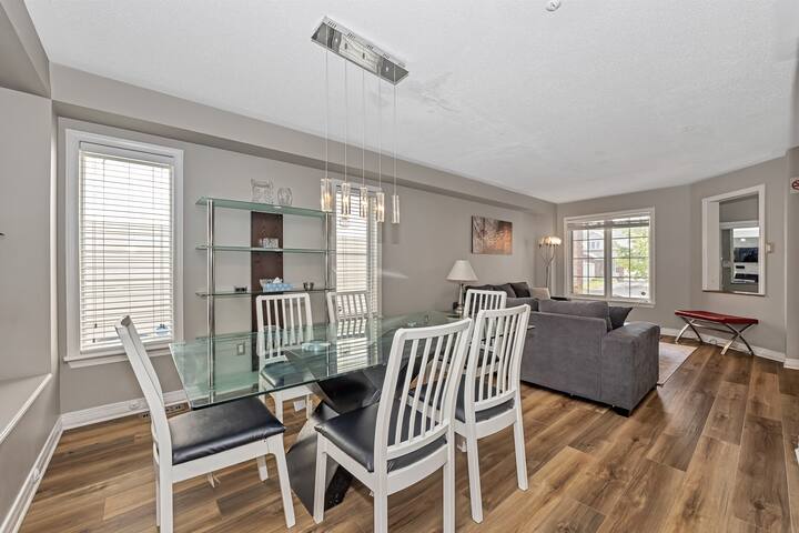 Luxurious single home close to Airport & DT gallery image 4