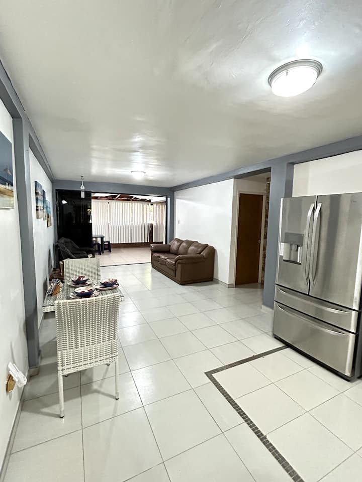 Apartamento Familiar Con Piscina - Venezuela