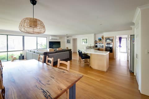 Successful Airbnb property: Relax to the Max - Pet Friendly Beach Retreat in Geographe