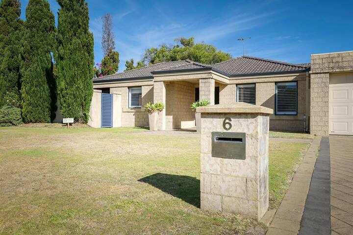 Relax to the Max – Pet Friendly Beach Retreat gallery image 2