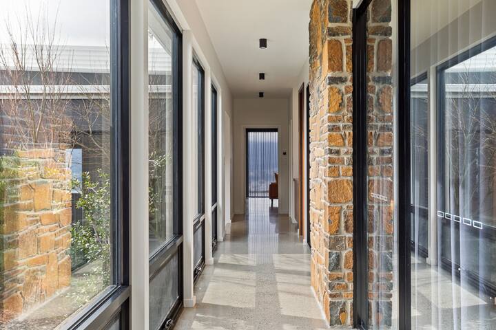 Lachlan Retreat, luxury entertainer Launceston gallery image 5