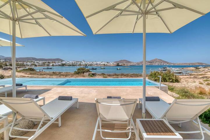Beachfront Pool Villa – Walking Distance to Naousa