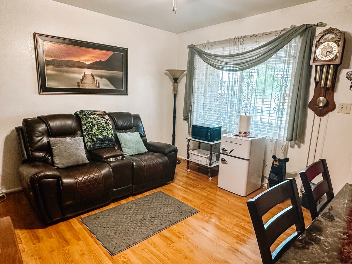 Top Airbnb: Little Touch of the Country! Perfect for 2 People! in Mesa