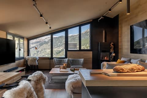 Luxury Summit Penthouse 4BR Residence