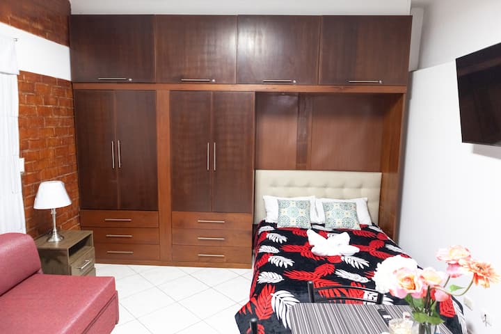 Spacious closet, ideal for organizing everything with ease.