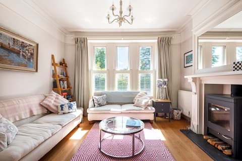 Successful Airbnb property: Detached house in Falmouth close to beach and town in Falmouth