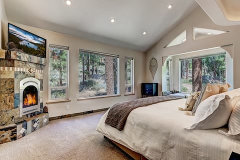Luxury 5BR | Hot Tub & Chef’s Kitchen | Sleeps 10