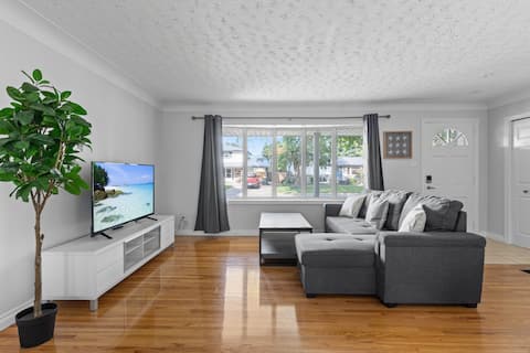 Spacious Family Getaway w/ Pool -Sleeps 12 - 2 TVs