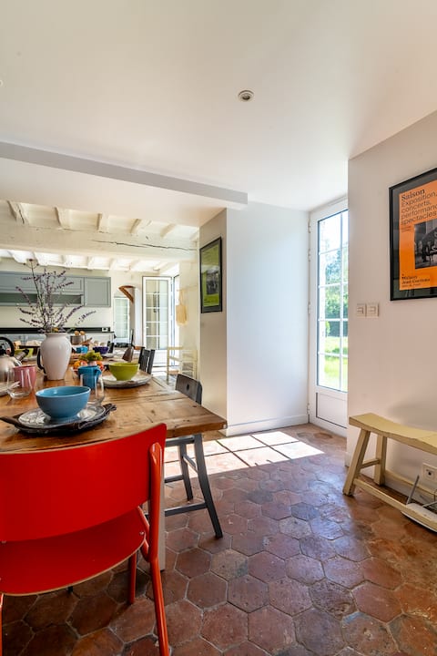 Wonderful 360m2 house at the gates of the forest