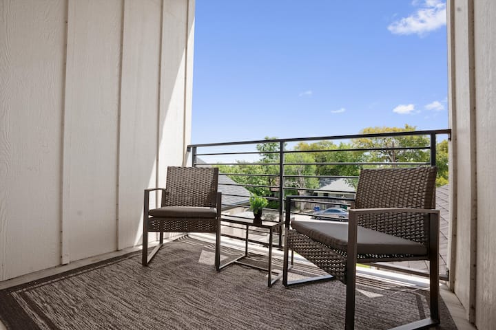 Balcony 1 image 1