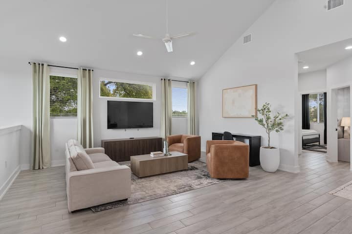 Living room 2 image 1