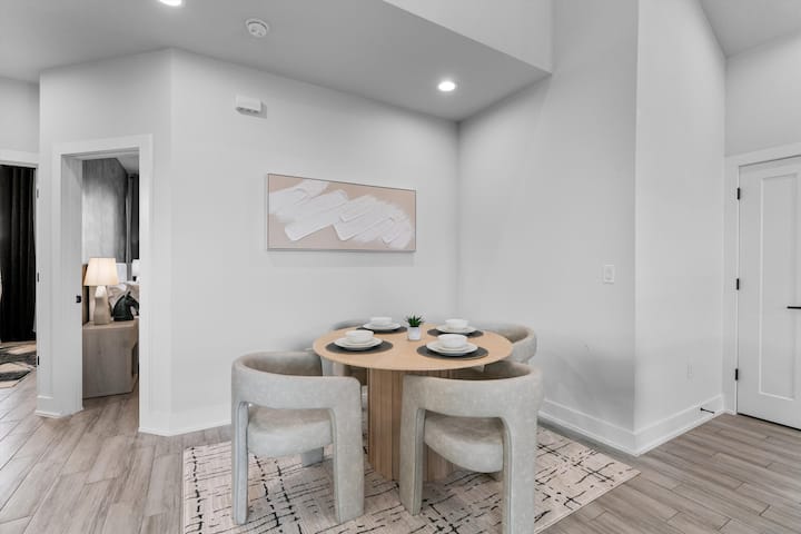 Dining area 2 image 1
