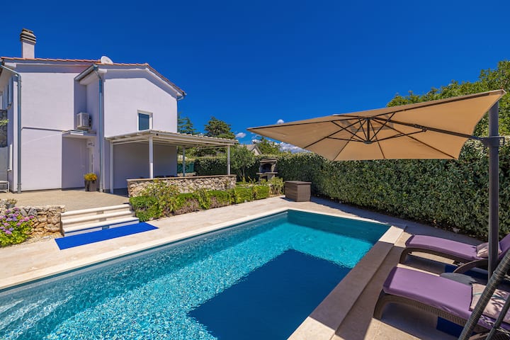 Holiday house CIRIK with heated swimming pool