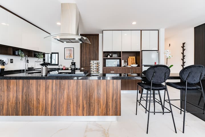 Urban Elegance Apartment with Balcony Views gallery image 2