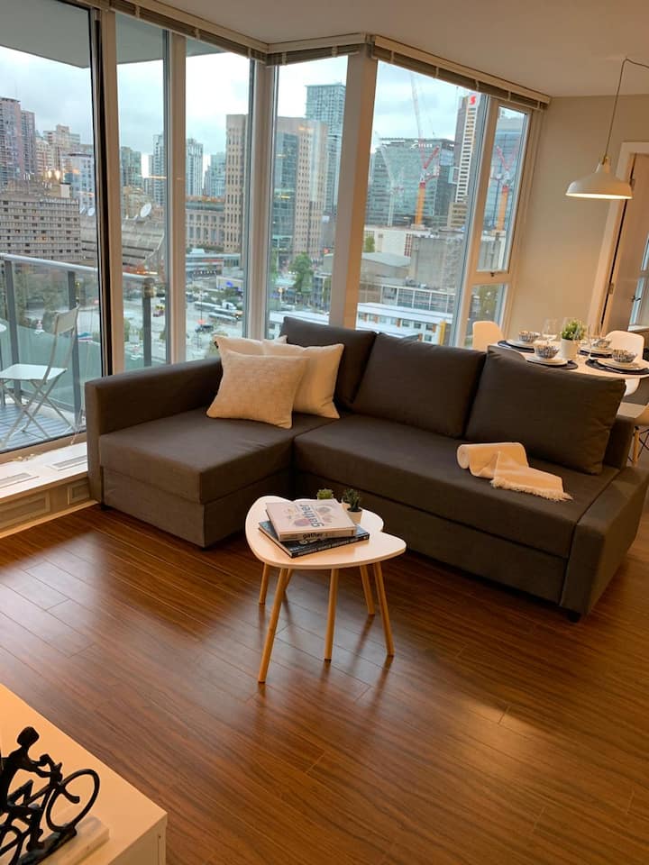 Stunning Downtown 2br-pool&view - Vancouver