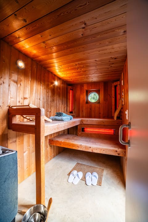 La Petite Evelette Private Pool & Sauna in a Quiet Area