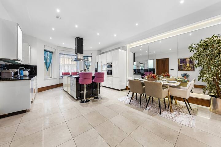 250 SqM MEGA MANSiON gallery image 3