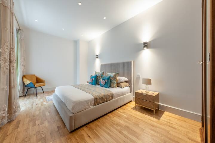 250 SqM MEGA MANSiON gallery image 4