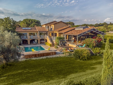 La Villa Bleue, Luxury, Pool and Hot Tub