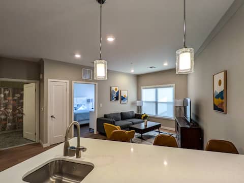 310 Sleek 1BR – Walk to Train |Free Parking.