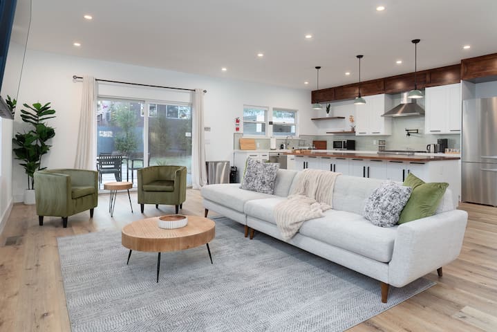 Spacious New Designer Home | 4BR/4.5BA Retreat gallery image 2