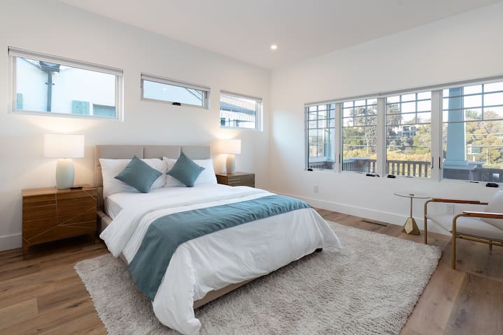 Spacious New Designer Home | 4BR/4.5BA Retreat gallery image 3