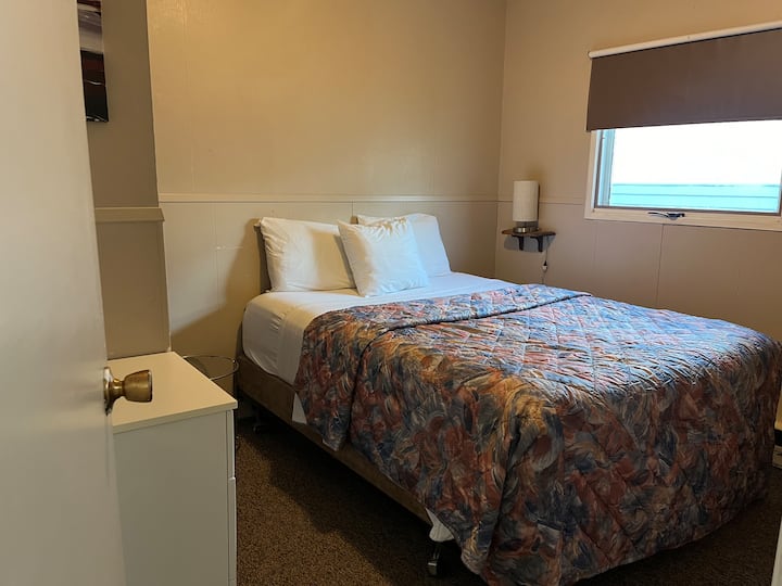 Close To Restaurants - Swan River