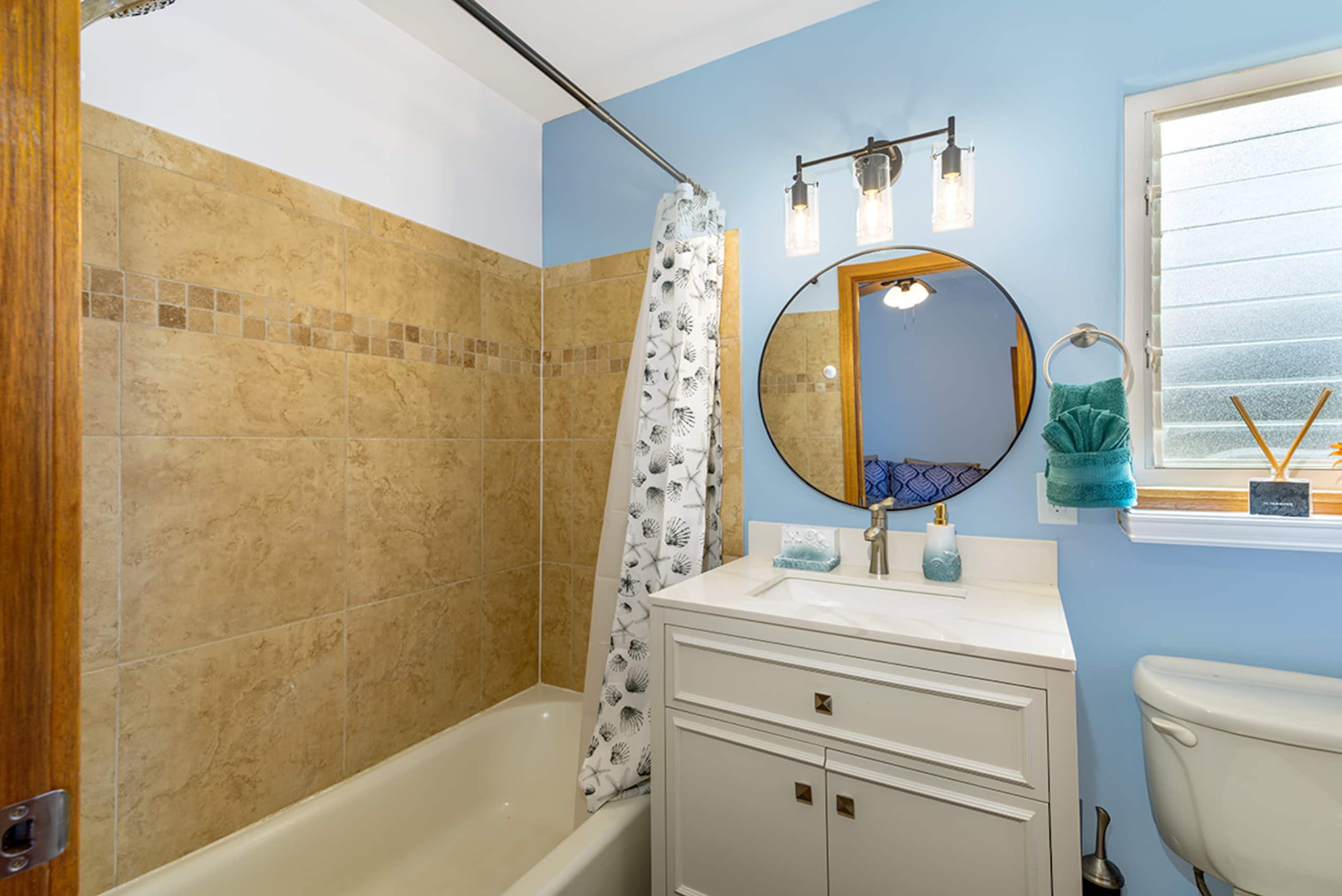 Home in Kailua-Kona · ★4.99 · 4 bedrooms · 8 beds · 3 private baths - Image 25