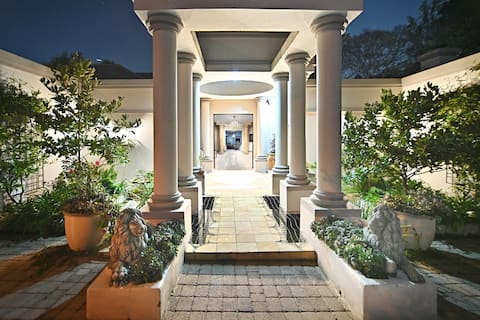 Luxury 6 Bedroom House Sandton