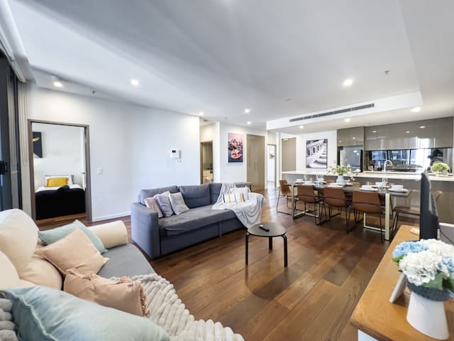 Superb 3-Br Next Hyde Park: Heart of Sydney City