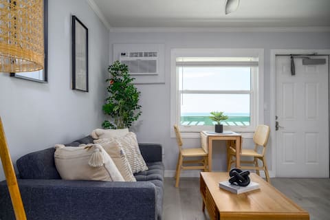 Top Airbnb: NEW Beachfront Oasis with Beach & Pool in St. Petersburg / Clearwater