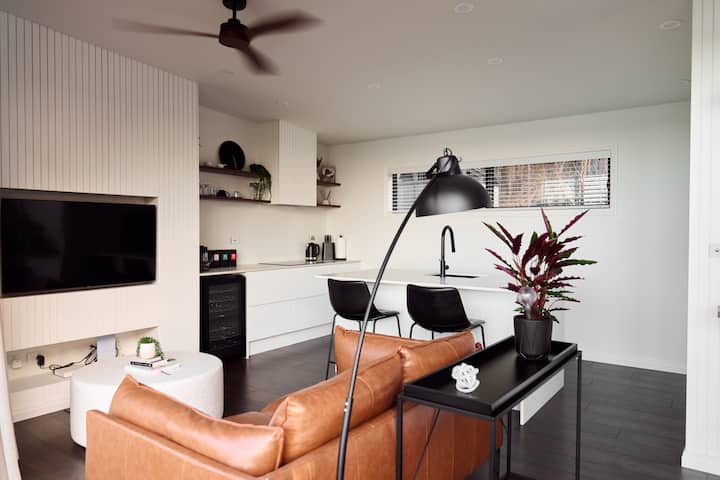 Wahapu Lodge - Luxury Sea Views - Russell