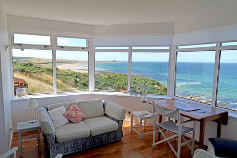 Bright comfy home, sea views and big skies