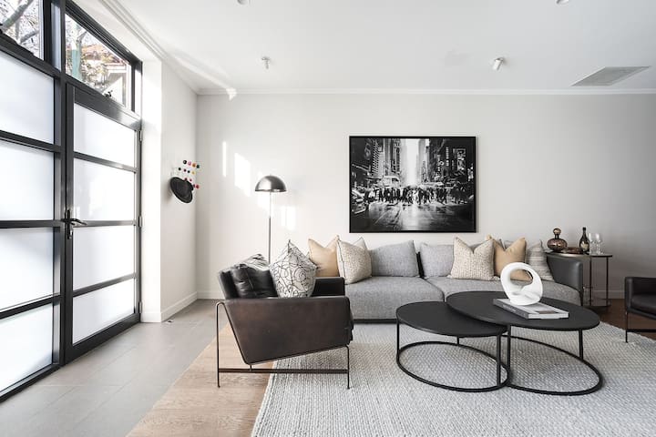 Urban Luxury in Surry Hills gallery image 2