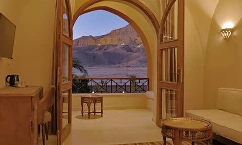 Suite at Malkata House: Desert Views & Pool