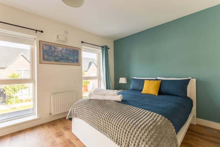 4-bed House Close to Airport, City & Beaches gallery image 4