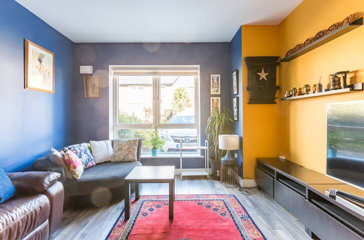 4-bed House Close to Airport, City & Beaches gallery image 2