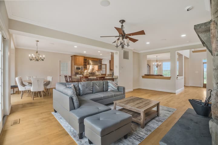 Manor House On 15 Acres With Hot Tub & Fire Pit - Leesburg, VA