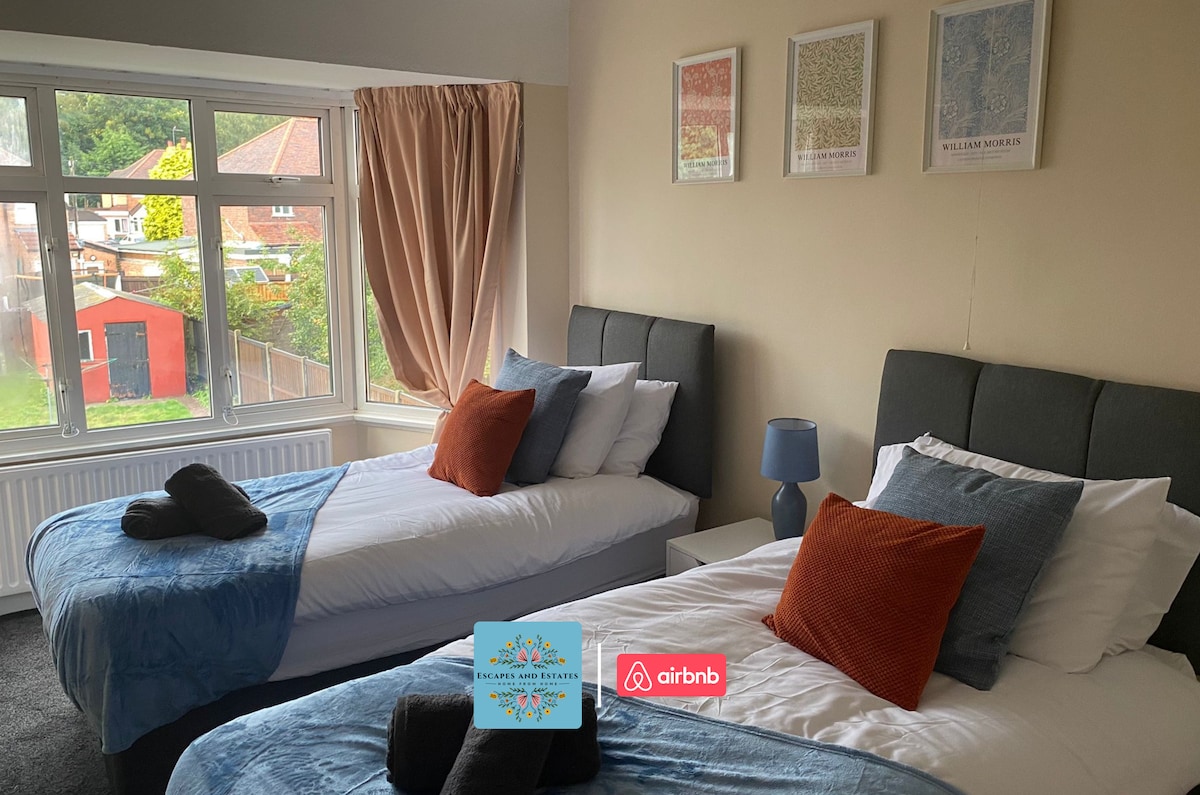 Chumba cha kulala katika Malazi ya Huduma ya Escape & Estates & Short  Lets 			