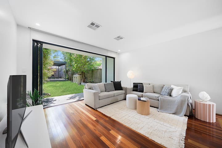 *Jam Home | Newtown Haven close to Sydney CBD
