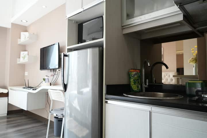 Cozy 1b1ba W/ Pool Near To Embassy & Malls - Jakarta