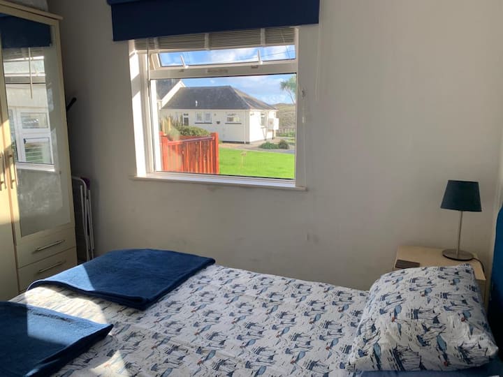 Главна спална соба - брачен кревет (широк 150-179 см)