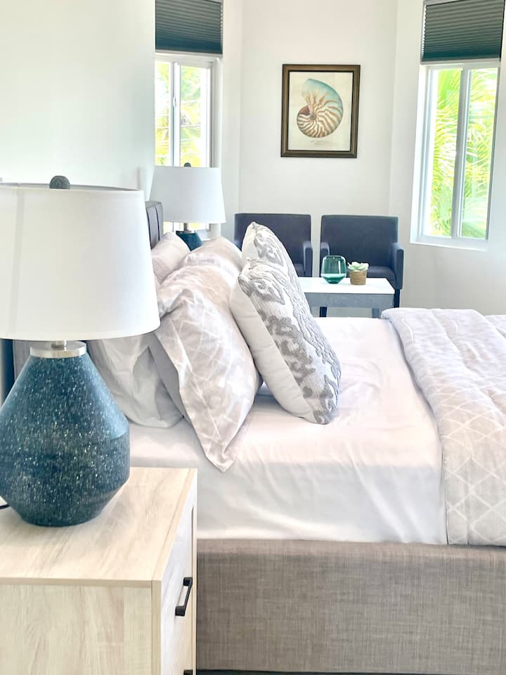 4. KREVAT DOPIO "KING" I DHOMËS SË ANKORIMIT + DIVAN DOPIO "QUEEN" NË KATIN E DYTË