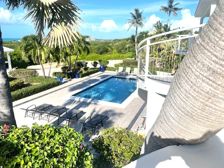 Balanciaga Villa - Turks e Caicos